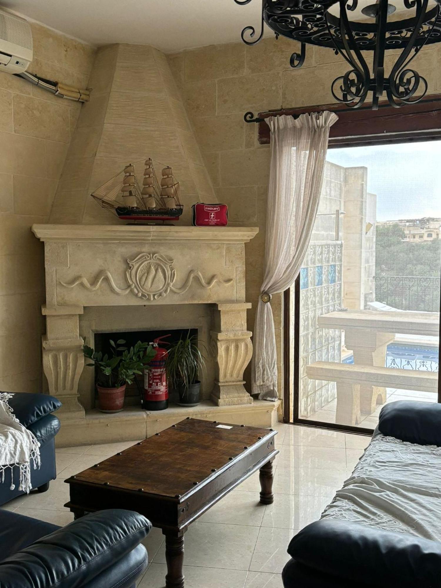 Bed and Breakfast Sunny Gozo Getaway Pool & Easy Check-In Ghajn il-Kbira  Экстерьер фото